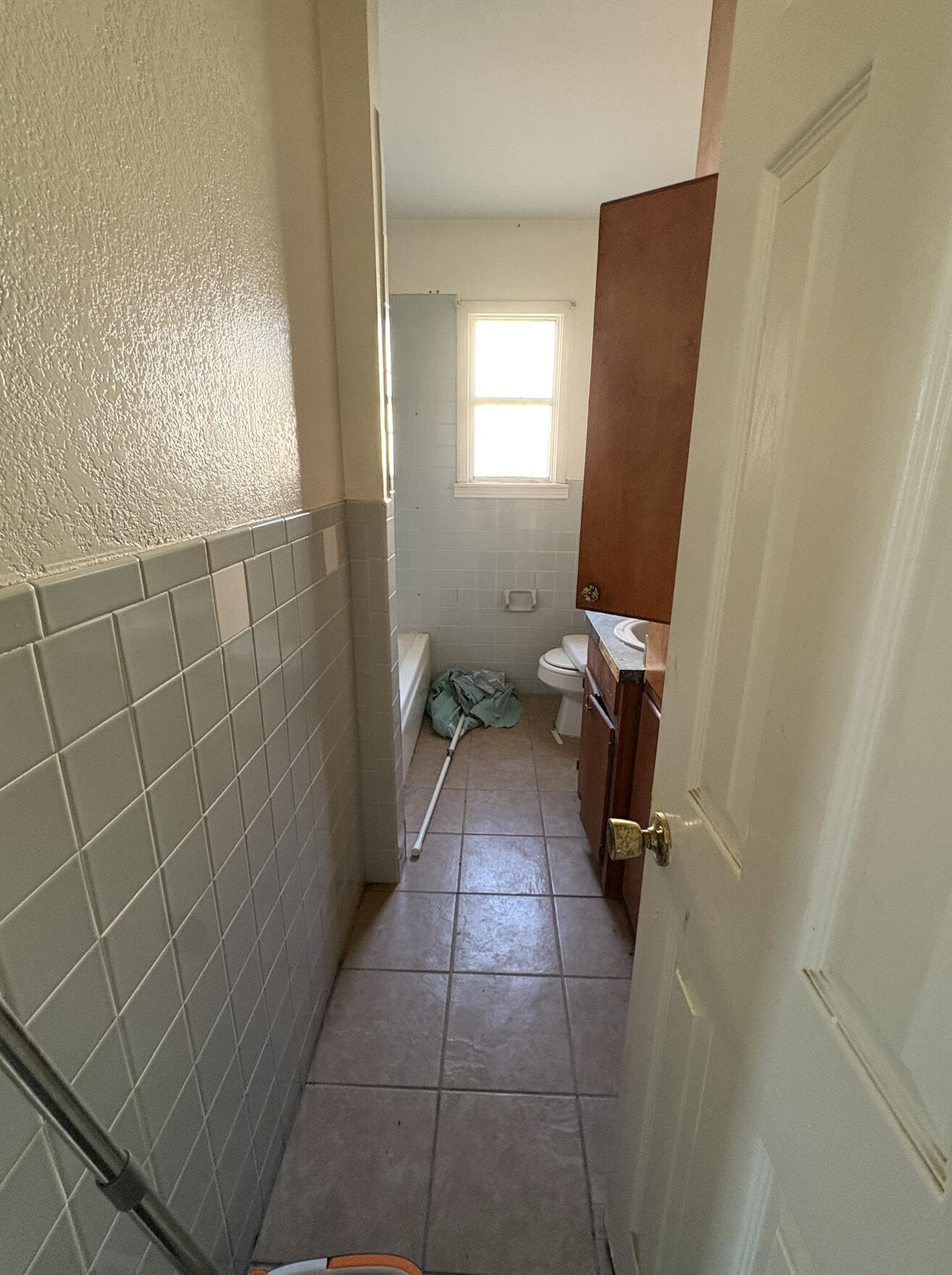 517 50th Street Lubbock, TX 79404 - Photo 22 of 28 517 50th St. Bathroom 1