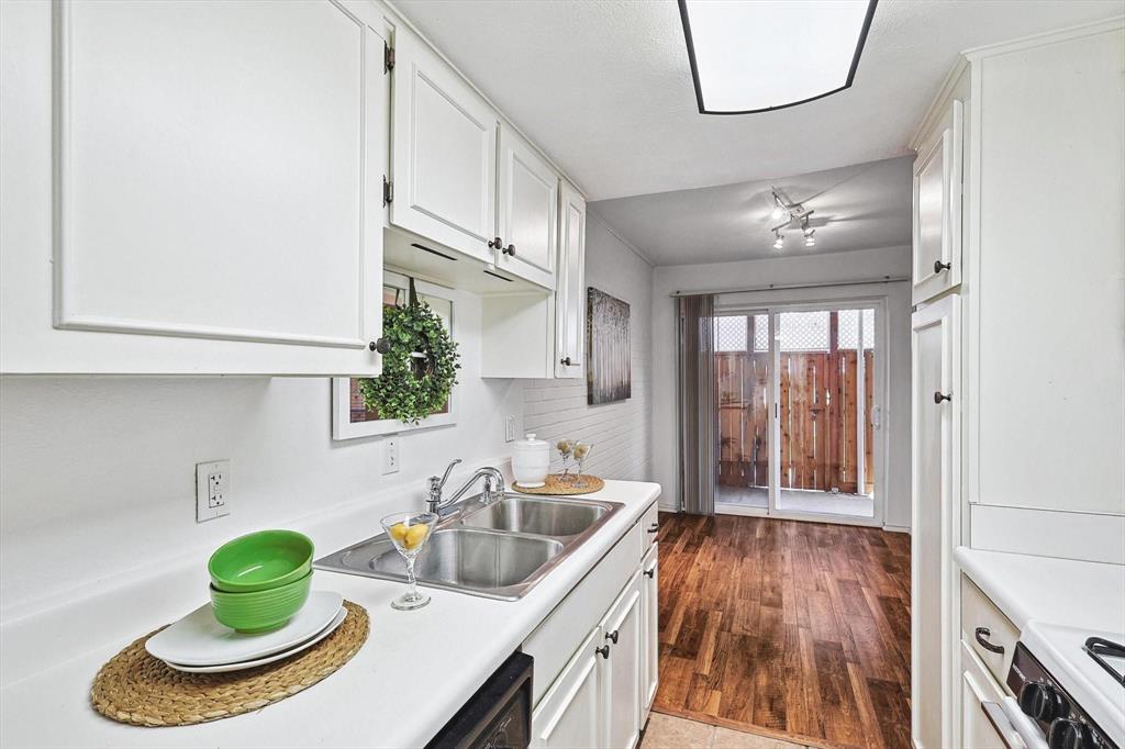 15914 Club Crest Drive, Unit 1112 Dallas, TX 75248 - Photo 33 of 35 a kitchen with a sink and a stove