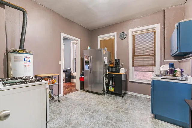 a kitchen that has a stove and a refrigerator