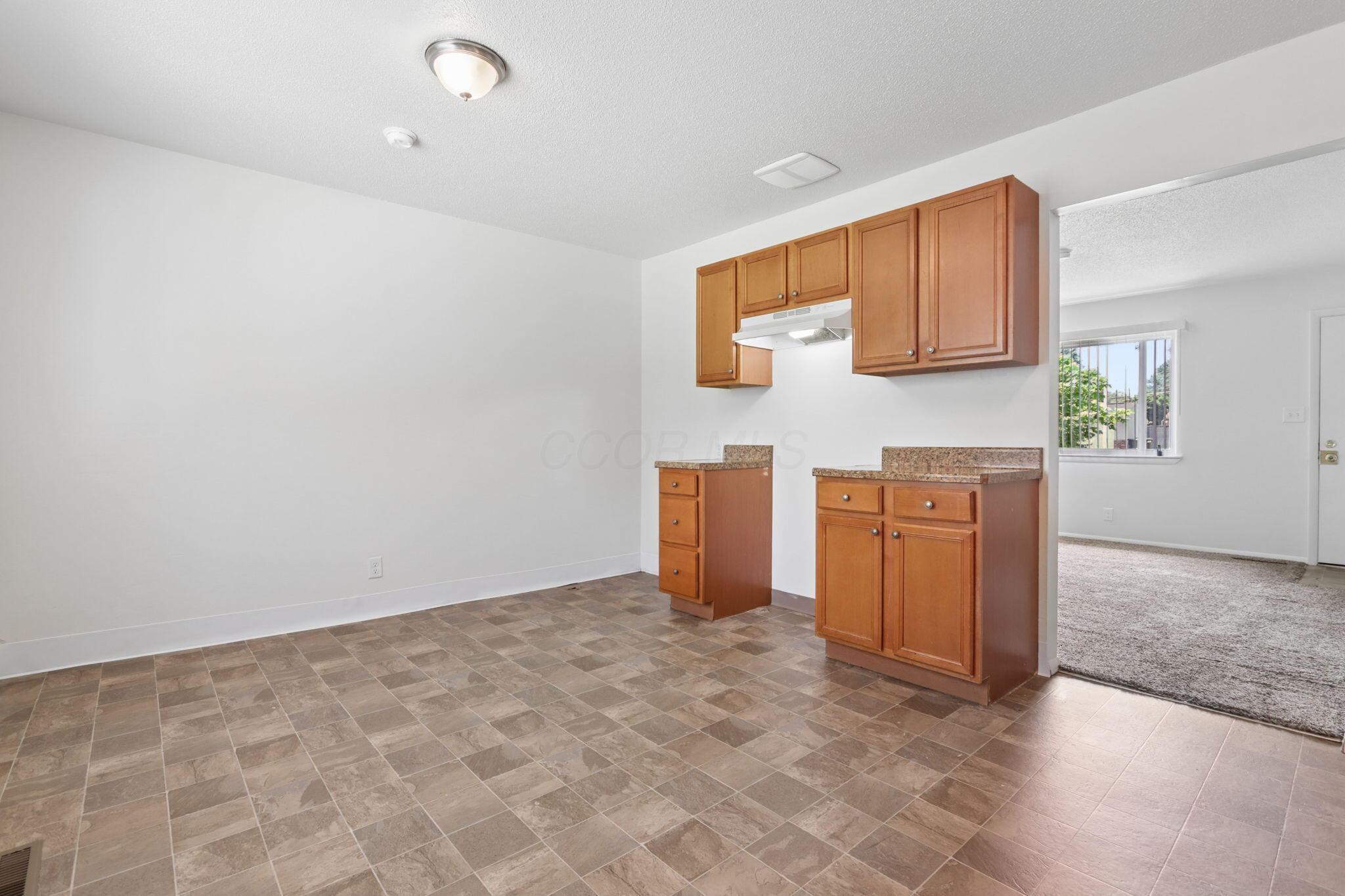 4838 Refugee Road Columbus, OH 43232 - Photo 9 of 27 10-web-or-mls-4838-refugee-rd