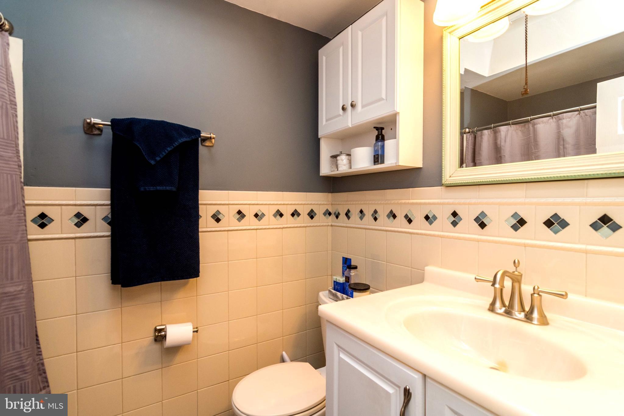 3560 Teton Road Philadelphia, PA 19154 - Photo 23 of 30 Hall bathroom.