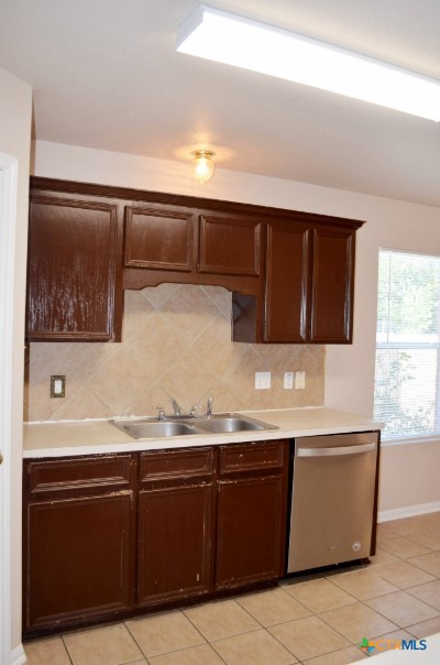 5406 Oster Drive Killeen, TX 76542 - Photo 13 of 46 a bathroom with a sink and a mirror