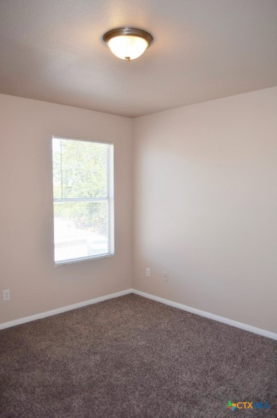5406 Oster Drive Killeen, TX 76542 - Photo 26 of 46 an empty room with a window