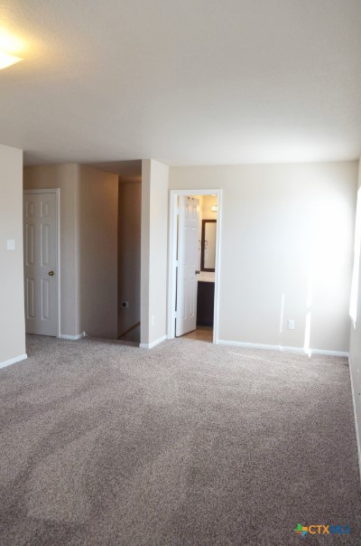 5406 Oster Drive Killeen, TX 76542 - Photo 41 of 46 a view of an empty room with closet and entryway