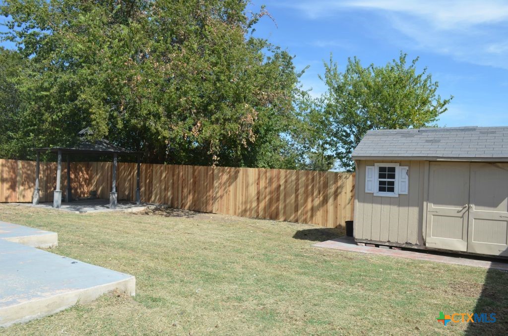 5406 Oster Drive Killeen, TX 76542 - Photo 45 of 46 a backyard of a house with table and chairs