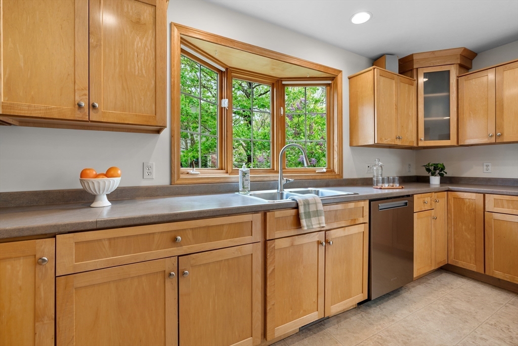 42 Rice Road Wayland, MA 01778 - Photo 9 of 41 Gallery Image 9