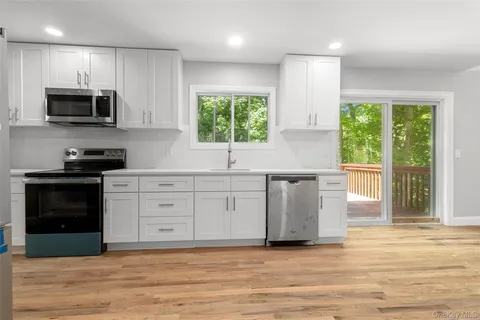 $899,999 | 98 Smith Ridge Road, South Salem, NY 10590