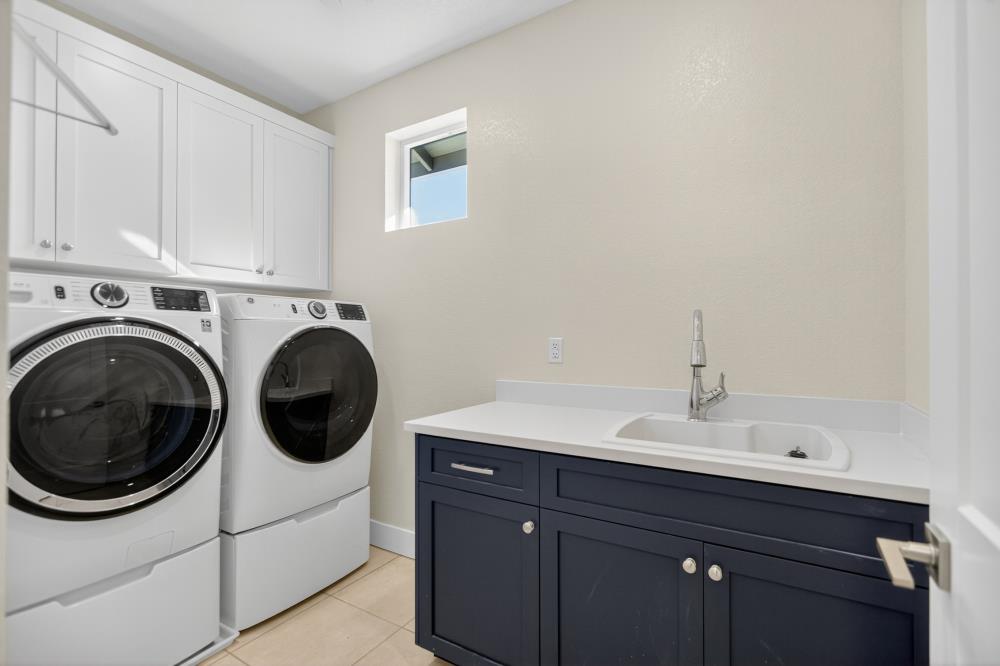 12086 Mircado Way Rancho Cordova, CA 95742 - Photo 63 of 84 a utility room with dryer and washer