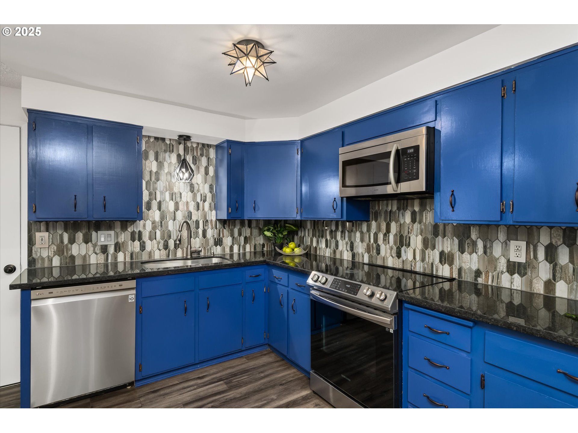 1406 Quaker Street Eugene, OR 97402 - Photo 13 of 32