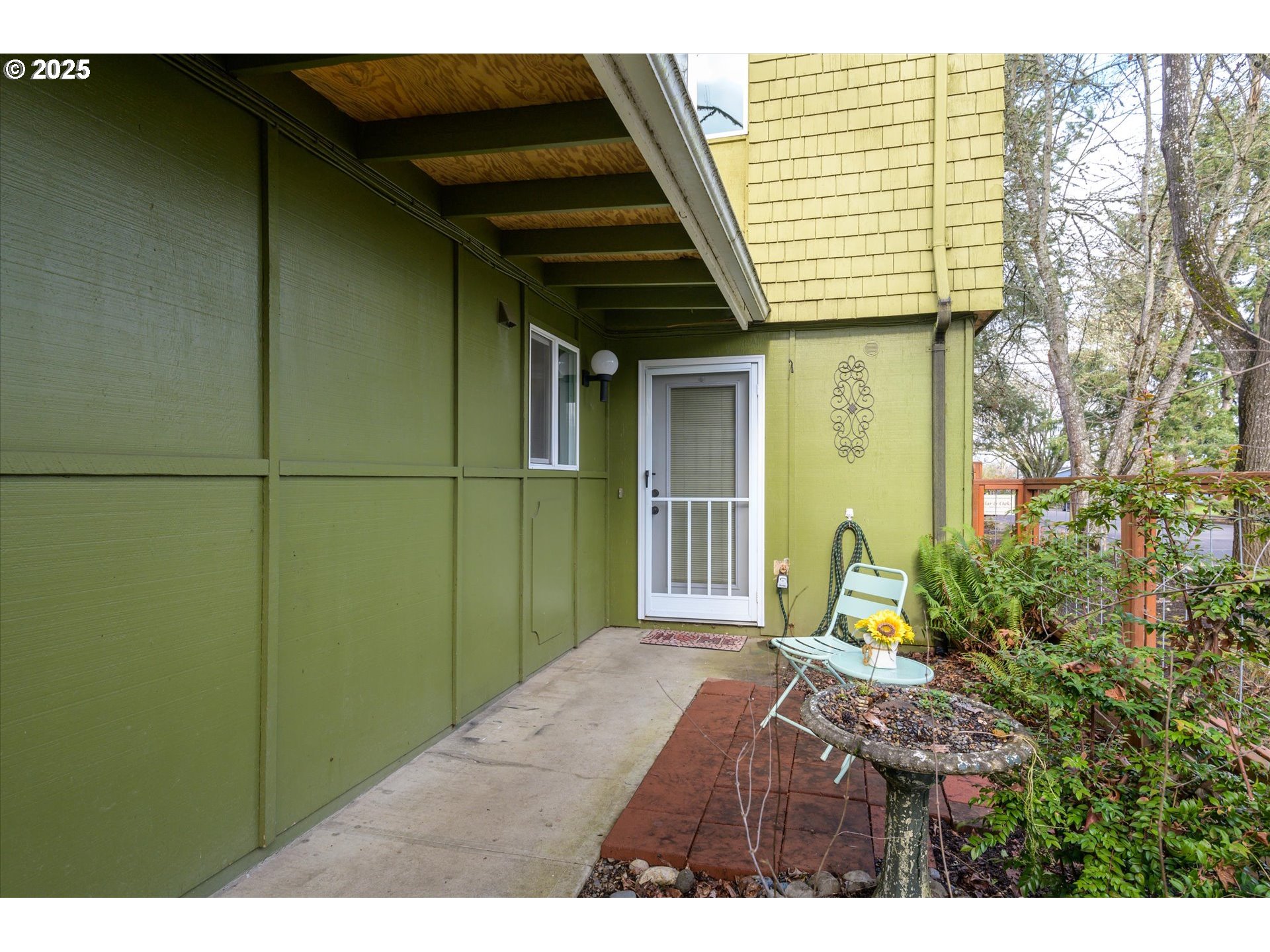 1406 Quaker Street Eugene, OR 97402 - Photo 3 of 32