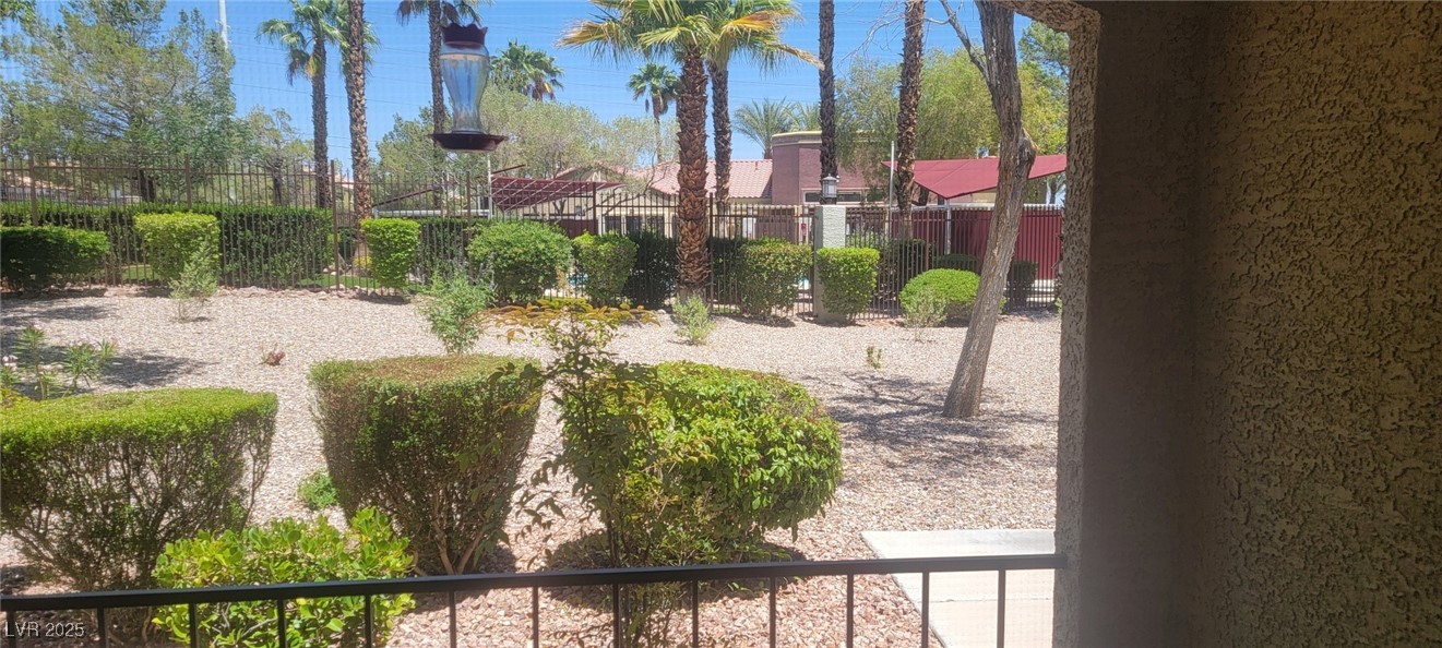 7885 West Flamingo Road, Unit 1010 Las Vegas, NV 89147 - Photo 4 of 32 View of yard