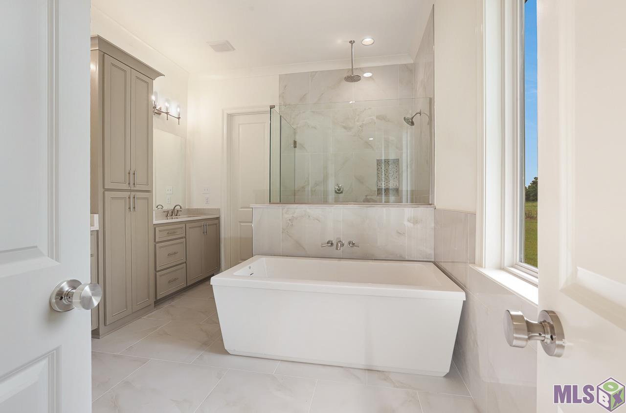 4451 Camargue Avenue Baton Rouge, LA 70820 - Photo 14 of 26 Spa Like...