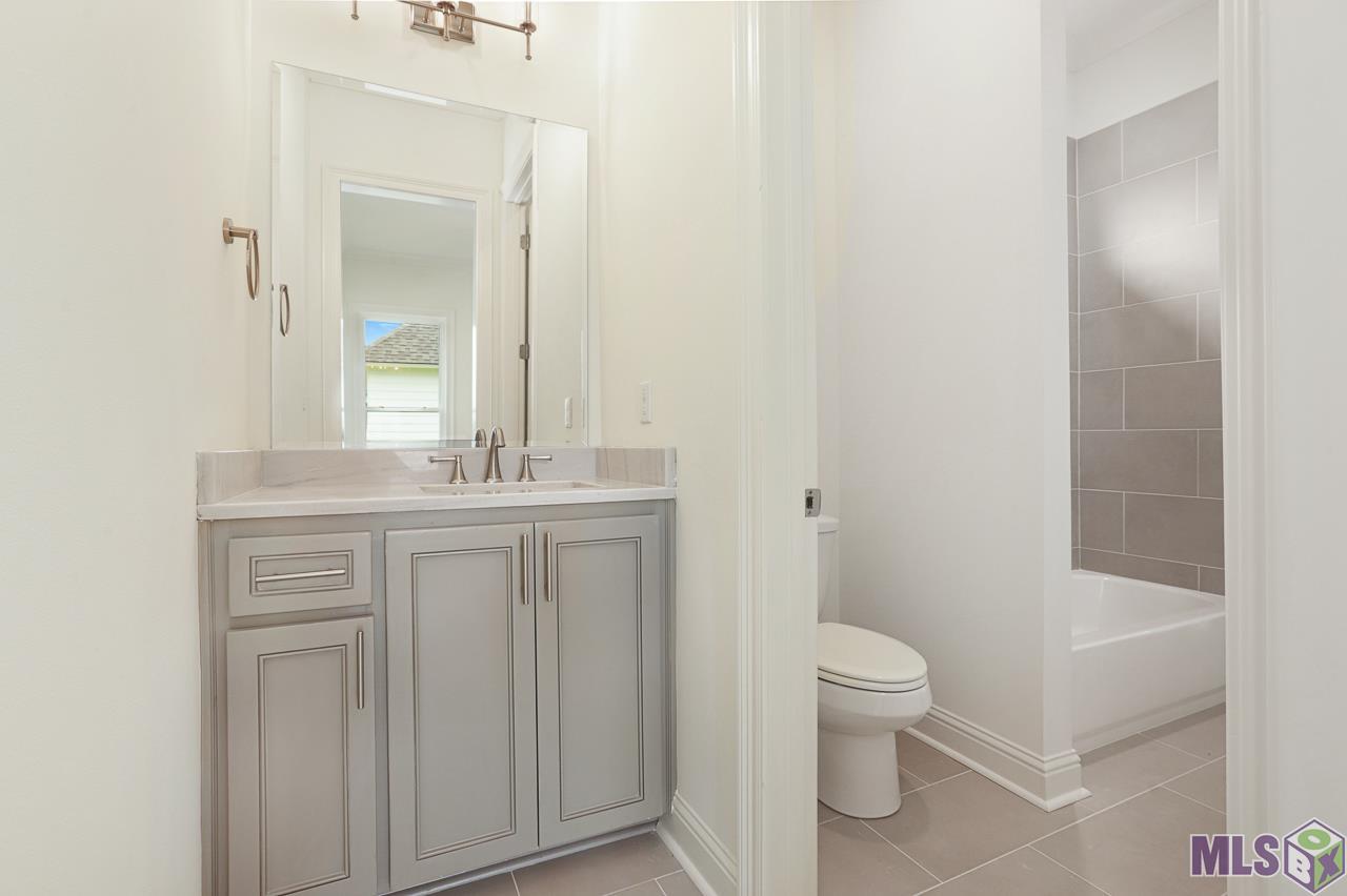 4451 Camargue Avenue Baton Rouge, LA 70820 - Photo 17 of 26 Private vanities