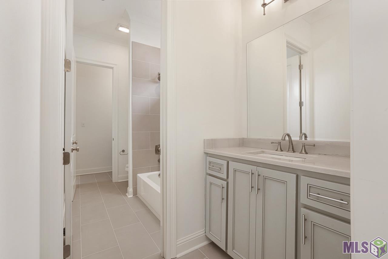 4451 Camargue Avenue Baton Rouge, LA 70820 - Photo 18 of 26 Private Vanities