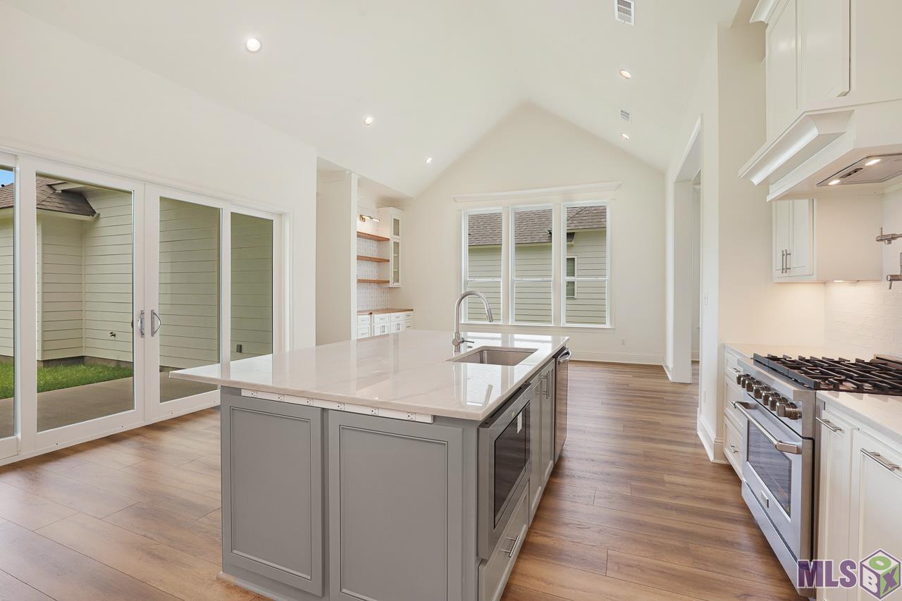 4451 Camargue Avenue Baton Rouge, LA 70820 - Photo 4 of 26 Glass Doors overlooking Patio