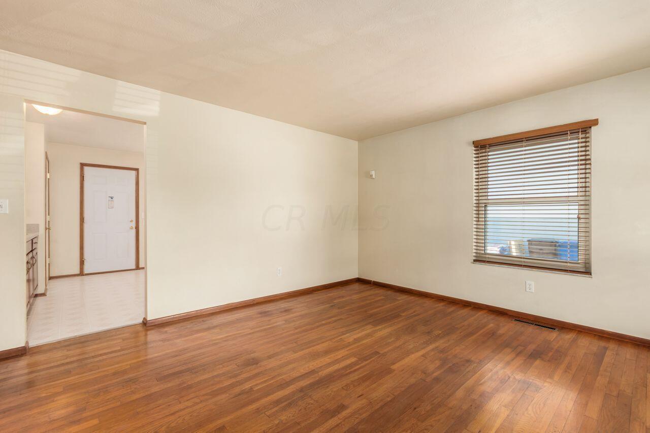 3434 Dempsey Road Westerville, OH 43081 - Photo 3 of 46 living room
