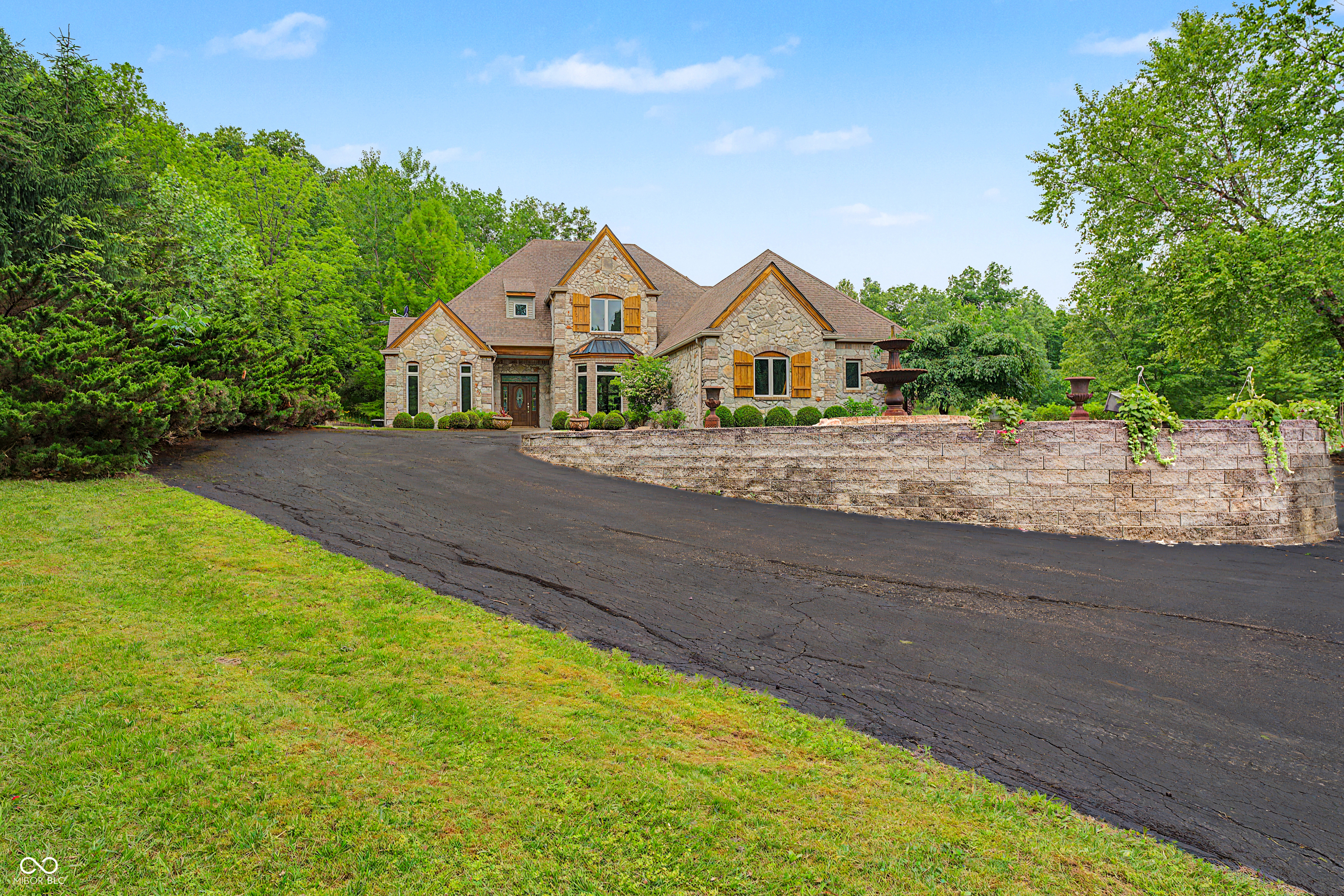 12980 West Mt Healthy Road Columbus, IN 47201 - Photo 1 of 123