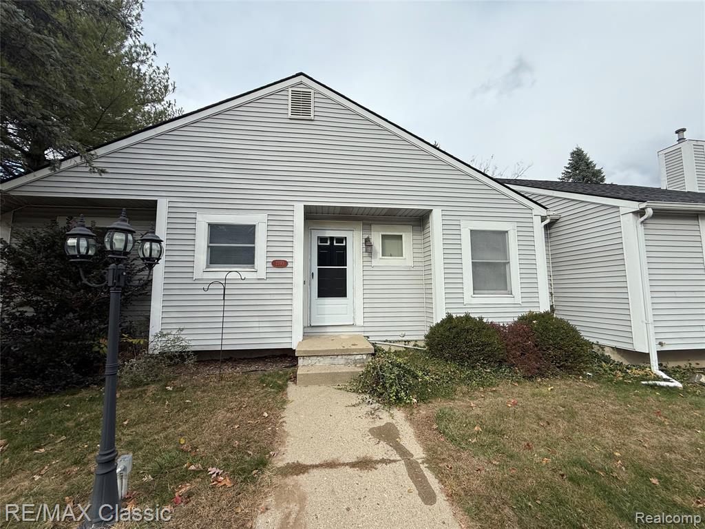 2193 North Milford Road Highland, MI 48357 - Photo 1 of 14