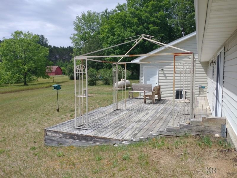 729 Oberlin Road Gladwin, MI 48624 - Photo 23 of 28