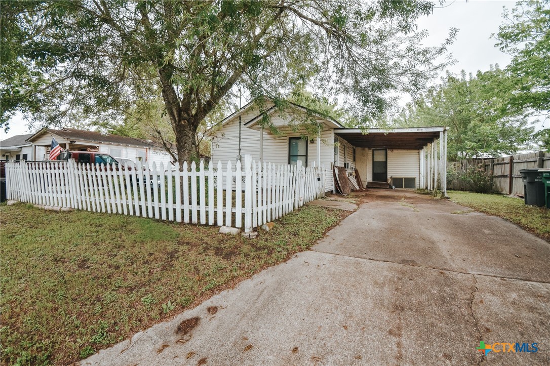 113 Barbara Street Victoria, TX 77901 - Photo 2 of 16