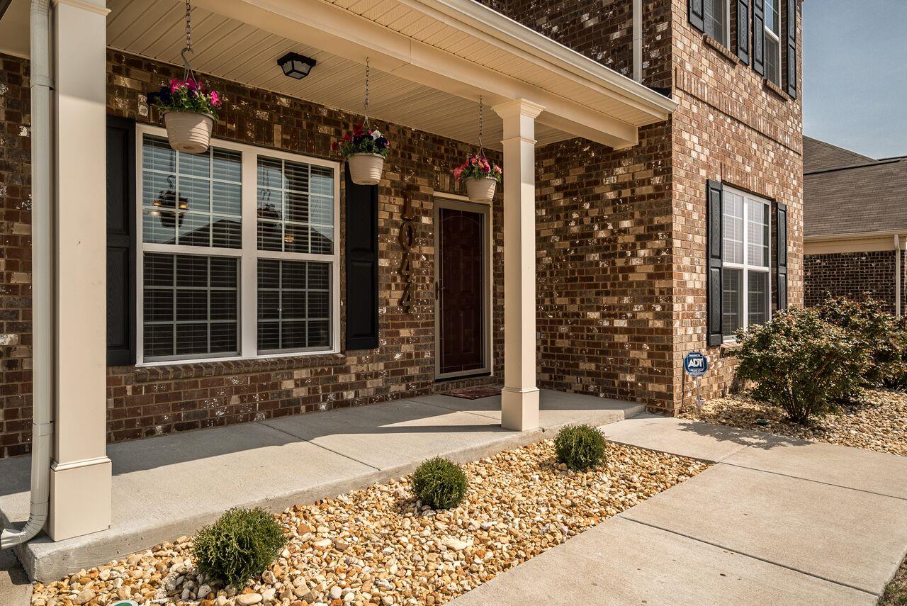 1044 Merrick Road Hendersonville, TN 37075 - Photo 2 of 27 a front view of a house