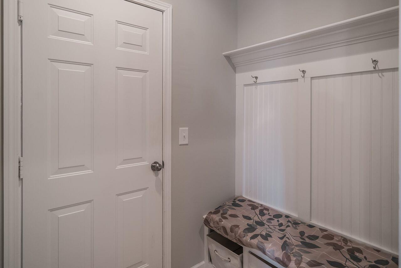 1044 Merrick Road Hendersonville, TN 37075 - Photo 9 of 27 a room that has a stove and a refrigerator