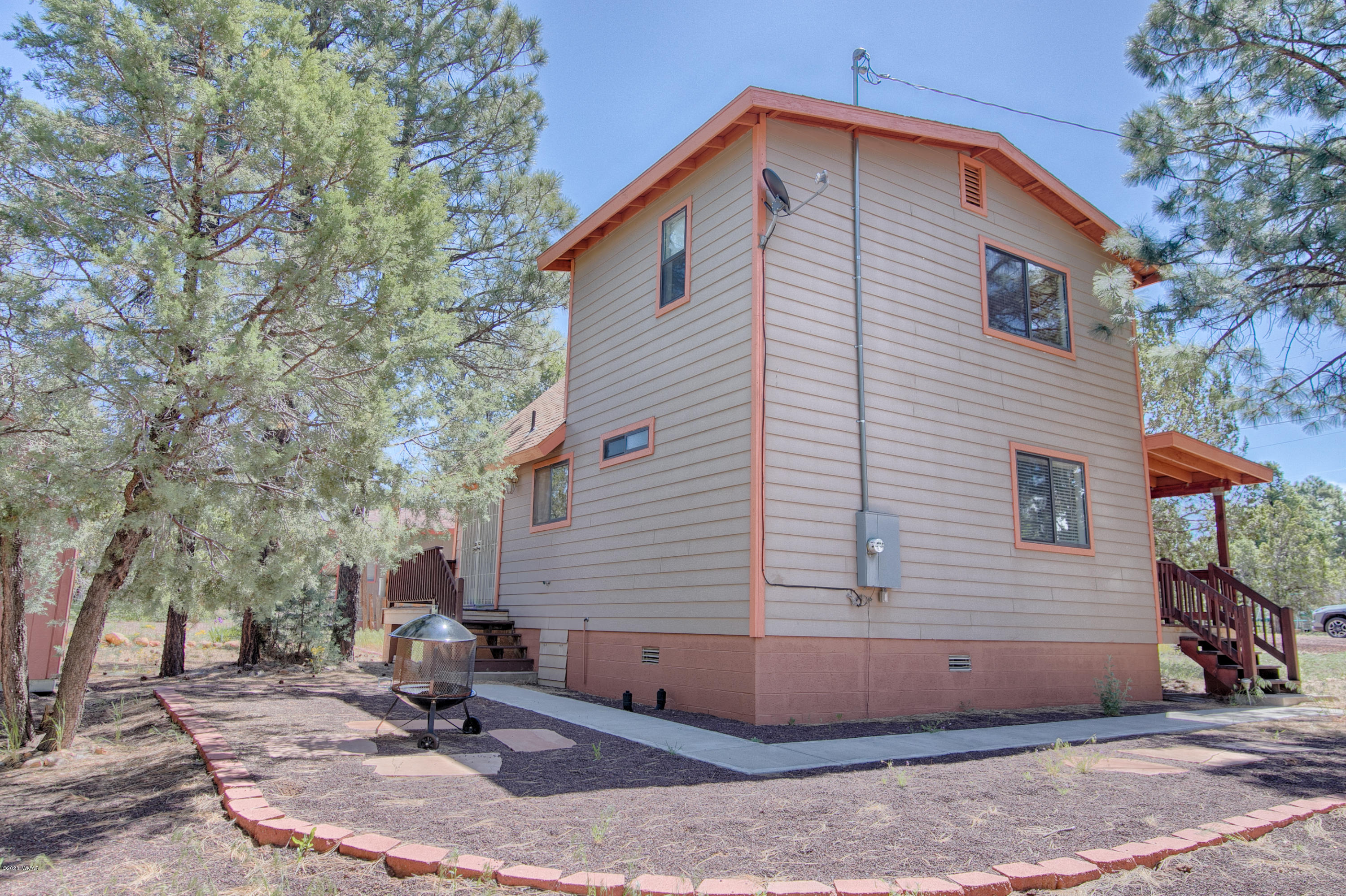 2060 Shot Gun Road Overgaard, AZ 85933 - Photo 5 of 17 a front view of a house with yard
