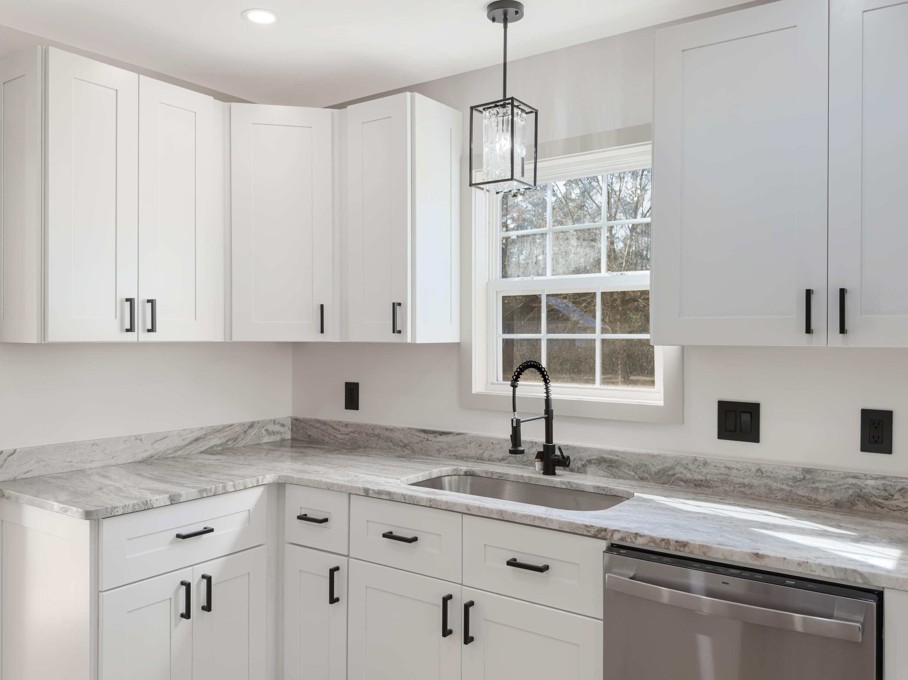 228 Dons Lane Summerville, SC 29486 - Photo 4 of 34 Photo Dec 24 2025, 12 57 31 PM