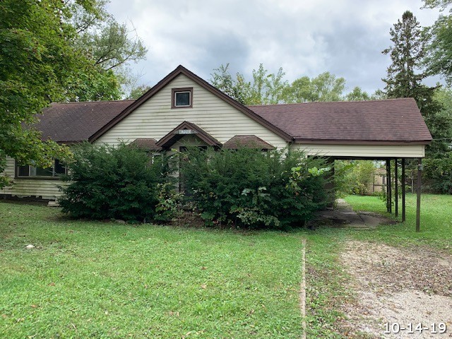 a view of a house with garden and yard