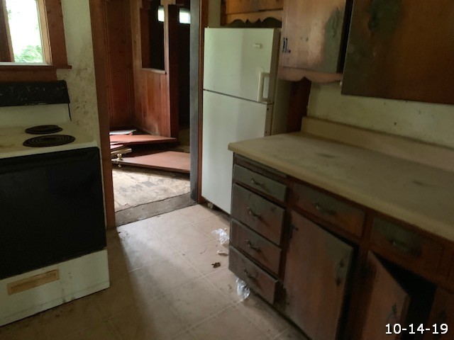 4701 McCullom Lake Road McHenry, IL 60050 - Photo 3 of 7 a kitchen with a refrigerator and a stove