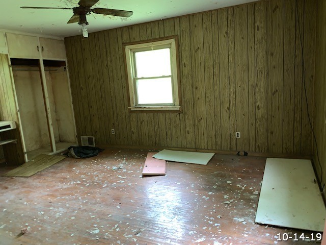 4701 McCullom Lake Road McHenry, IL 60050 - Photo 7 of 7 an empty room with a window