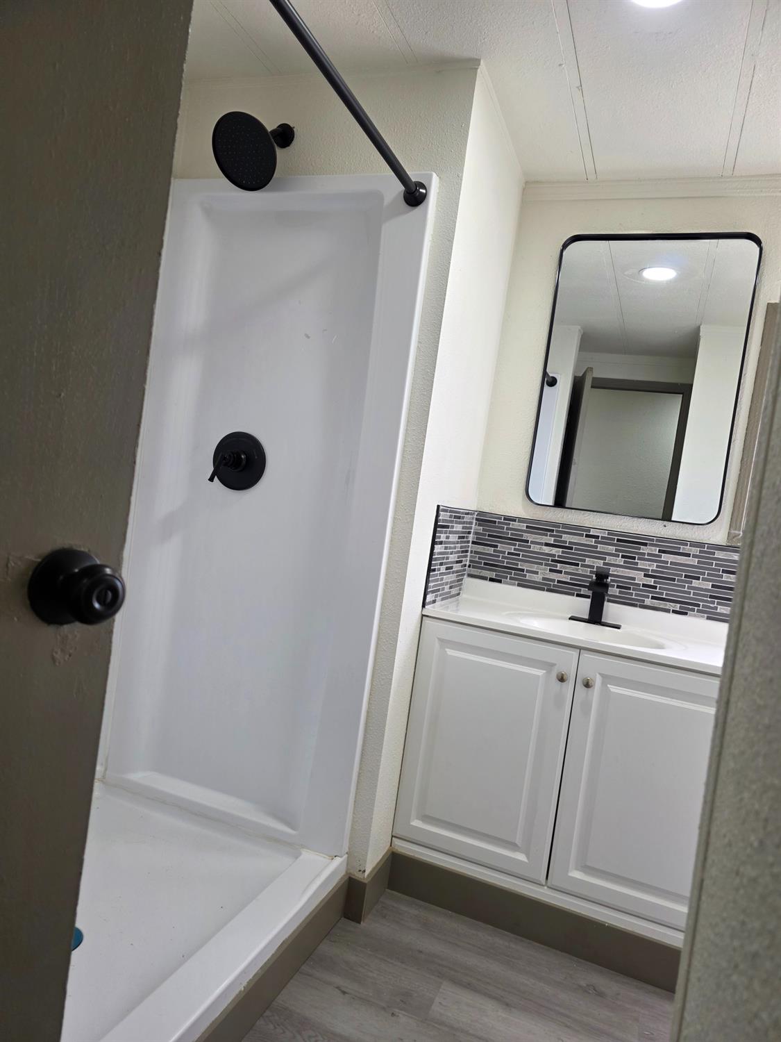 5200 Crest Road Atwater, CA 95301 - Photo 13 of 19 a bathroom with a sink a mirror and shower