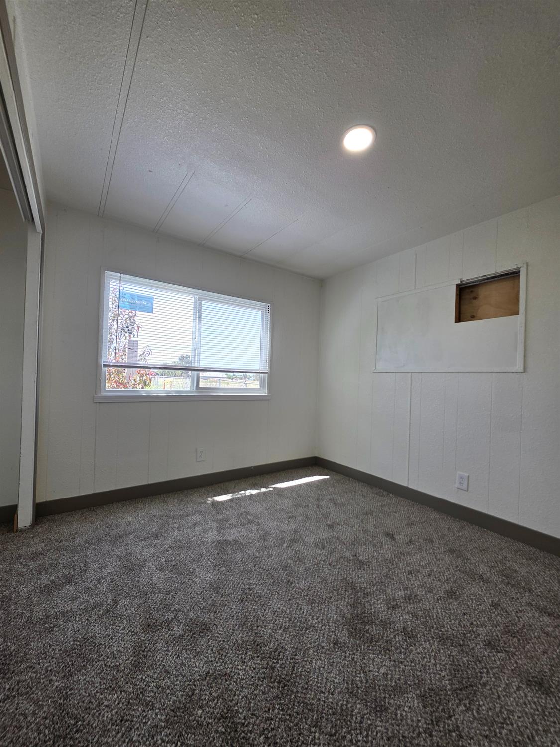 5200 Crest Road Atwater, CA 95301 - Photo 14 of 19 an empty room with a window