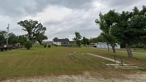 $32,999 | 407 North 2nd Street, Westmoreland, KS 66549