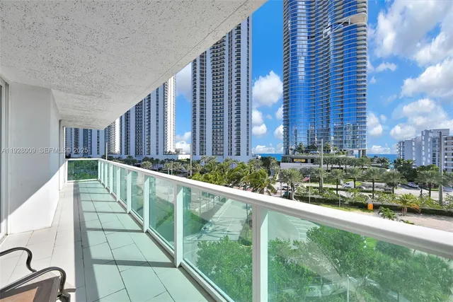 $3,900 | 100 Bayview Drive, Unit 606, Sunny Isles Beach, FL 33160