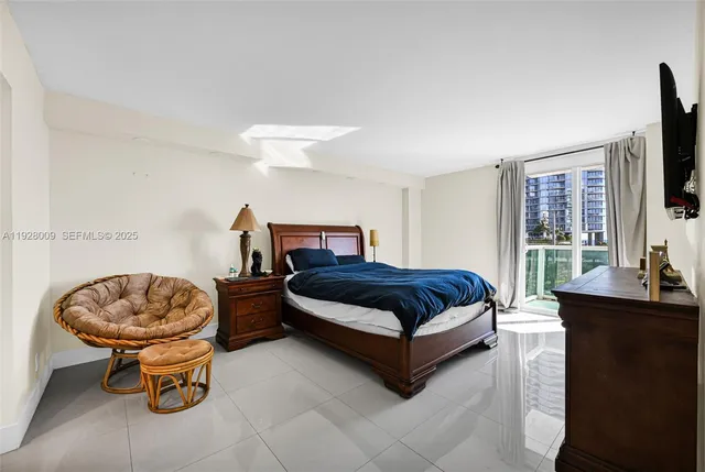 $3,900 | 100 Bayview Drive, Unit 606, Sunny Isles Beach, FL 33160