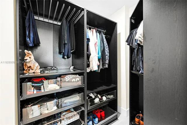 $3,900 | 100 Bayview Drive, Unit 606, Sunny Isles Beach, FL 33160