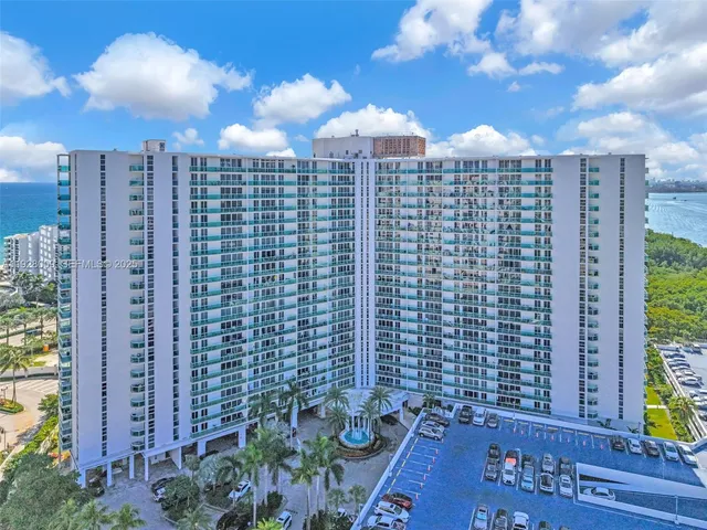 $3,900 | 100 Bayview Drive, Unit 606, Sunny Isles Beach, FL 33160