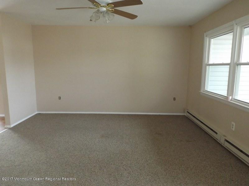13 Reno Court Barnegat, NJ 08005 - Photo 4 of 18 DSCF1480_800x600