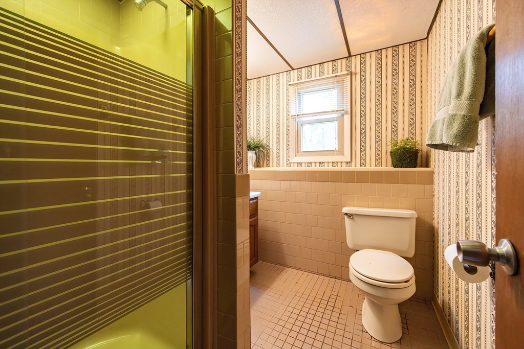 37 Sutton Road Millbury, MA 01527 - Photo 20 of 22