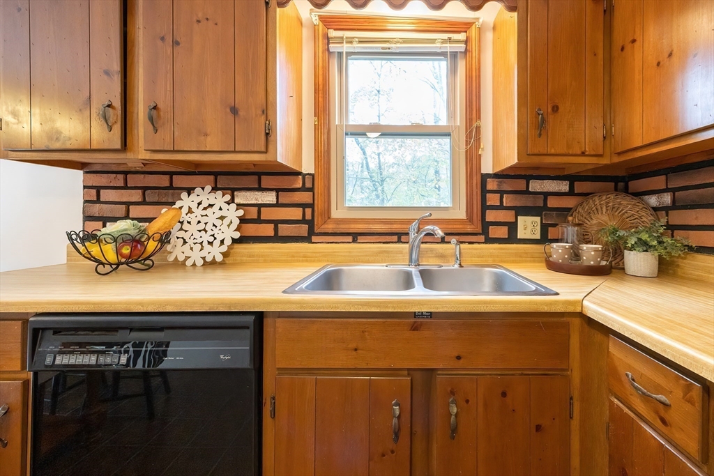 37 Sutton Road Millbury, MA 01527 - Photo 10 of 22