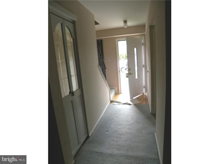 17 Brookshire Road Sicklerville, NJ 08081 - Photo 10 of 10 Foyer
