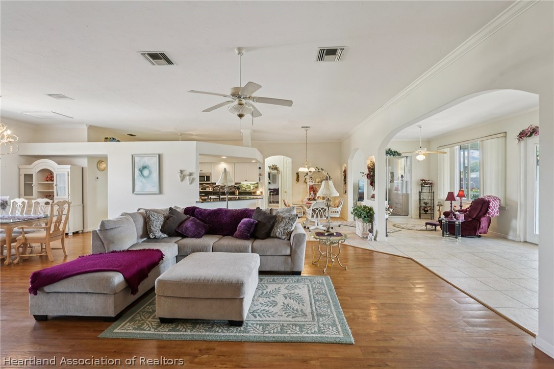107 Orange Road Northeast Lake Placid, FL 33852 - Photo 8 of 47 Living Room