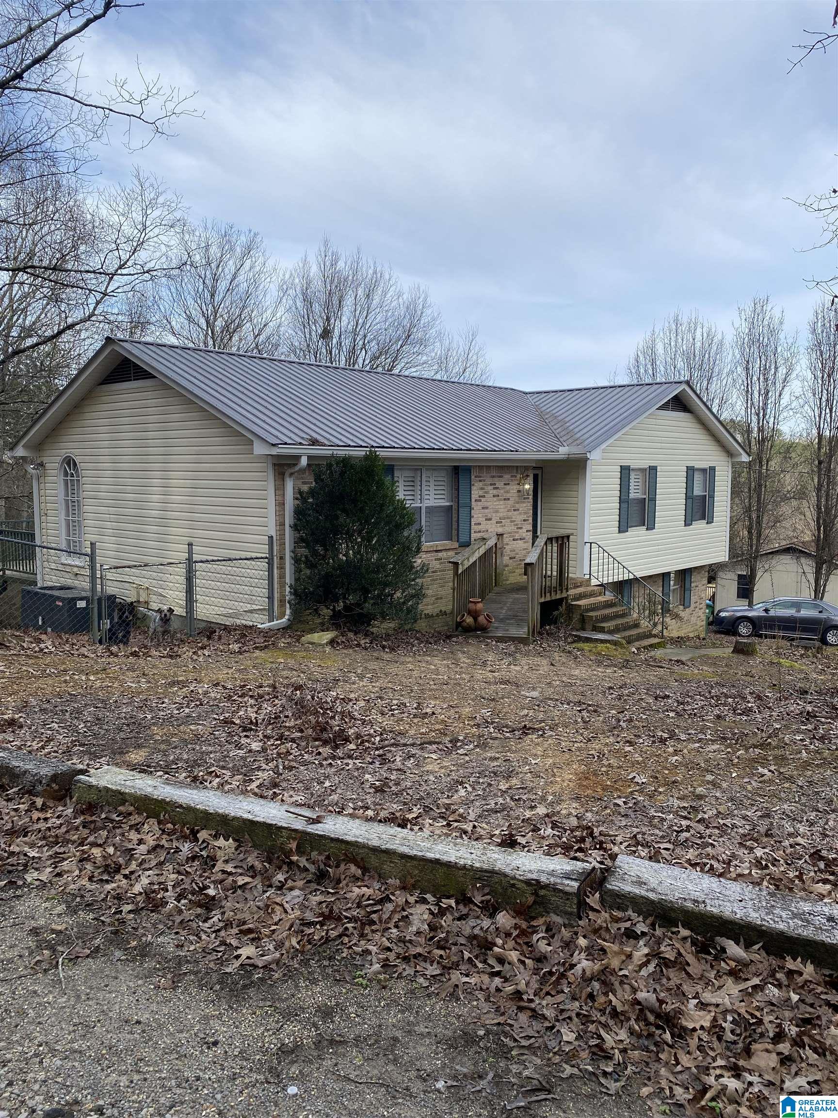 124 Vine Street Oneonta, AL 35121 - Photo 2 of 17