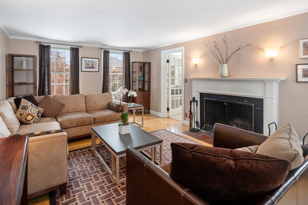 88 Annawan Road Newton, MA 02468 - Photo 4 of 27