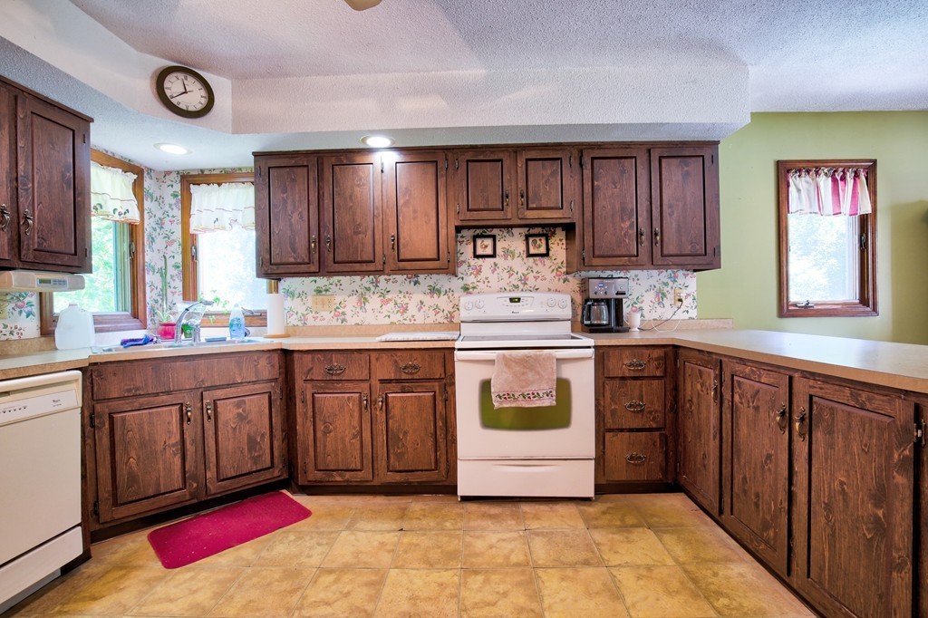 22 Bullard Road North Brookfield, MA 01535 - Photo 3 of 15 Gallery Image 3