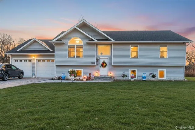 $849,999 | 468 Granny Road, Medford, NY 11763