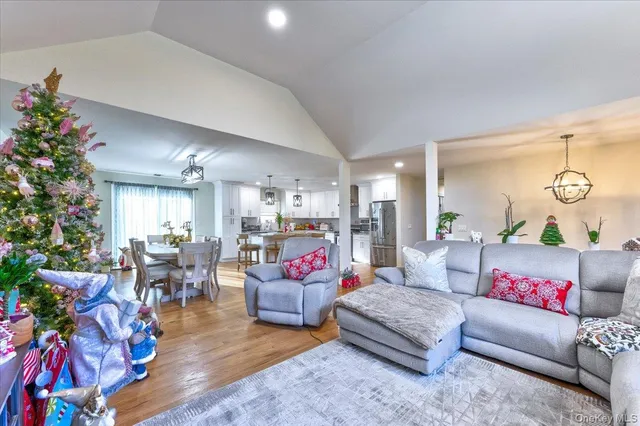 $849,999 | 468 Granny Road, Medford, NY 11763