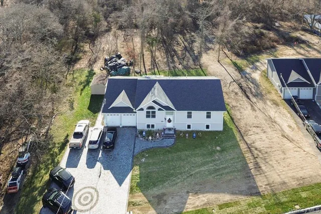 $849,999 | 468 Granny Road, Medford, NY 11763