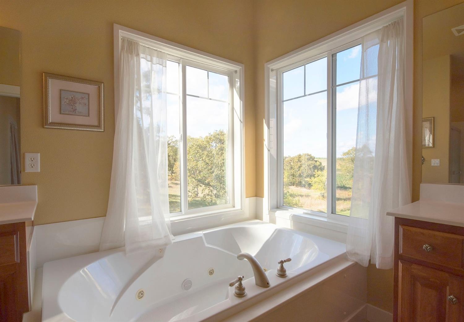 4036 Independence School Road Medford, OR 97501 - Photo 11 of 35 Additional Photo